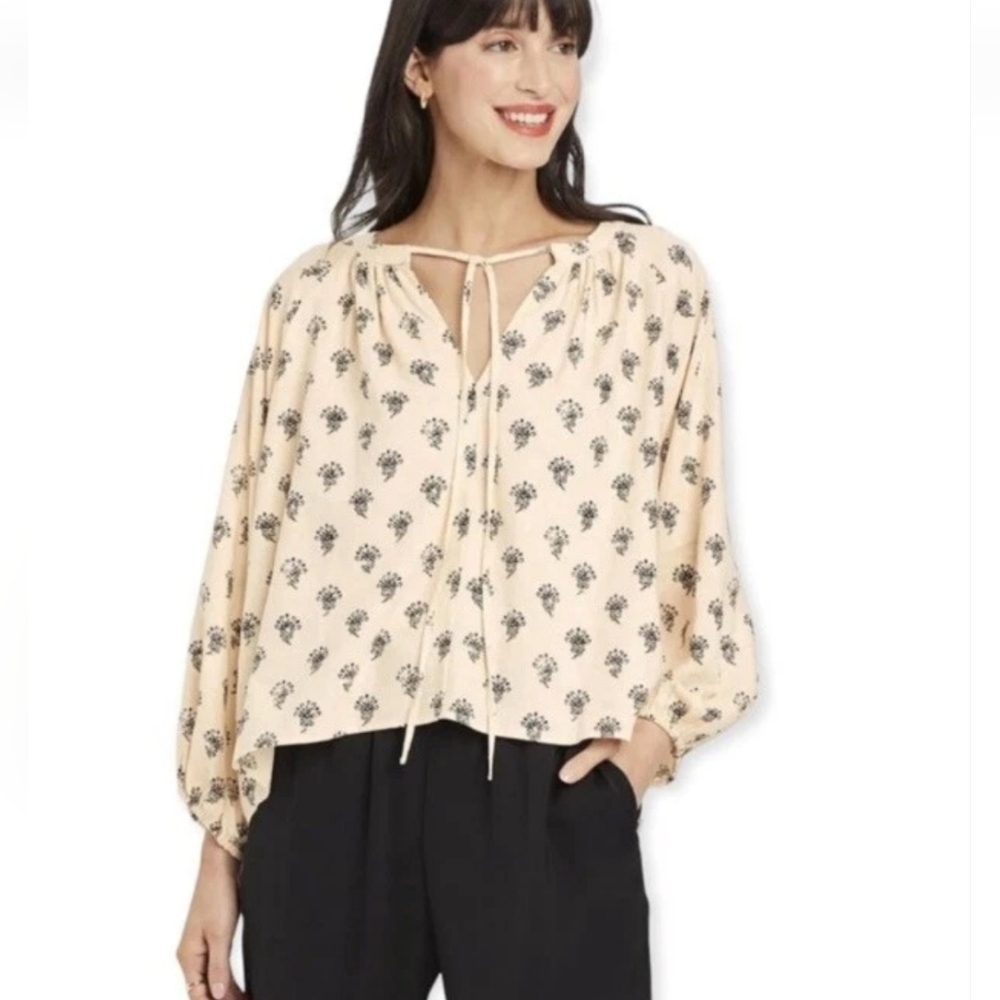 🦋A New Day Beige Floral Blouse